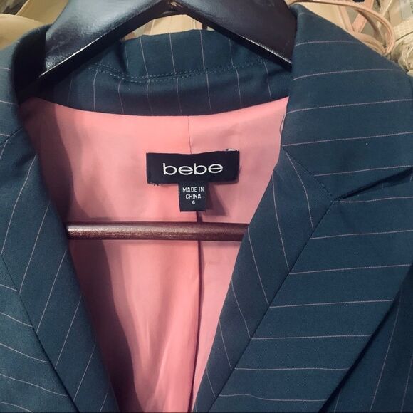 Size 4 BEBE Gray w/ Pink Pinstripes Cropped Blazer Tailored Sexy Jacket Vintage - Picture 3 of 4